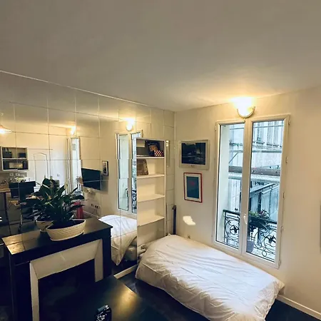 Charming And Quiet Flat 30m2 Parijs